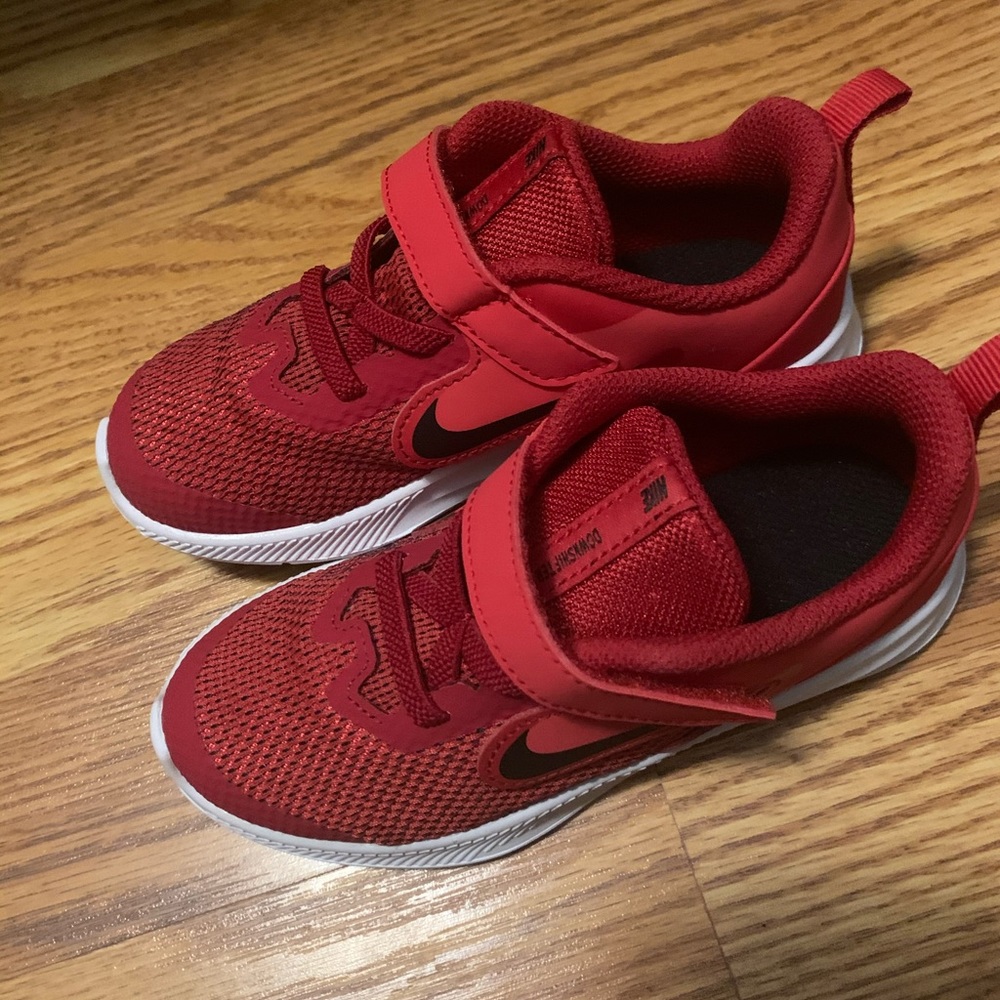NEW Nike Tennis Shoes